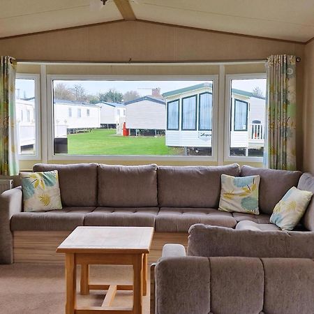 8 Berth Caravan For Hire At Manor Park Near To A Great Beach Ref 23041C Hunstanton Zewnętrze zdjęcie