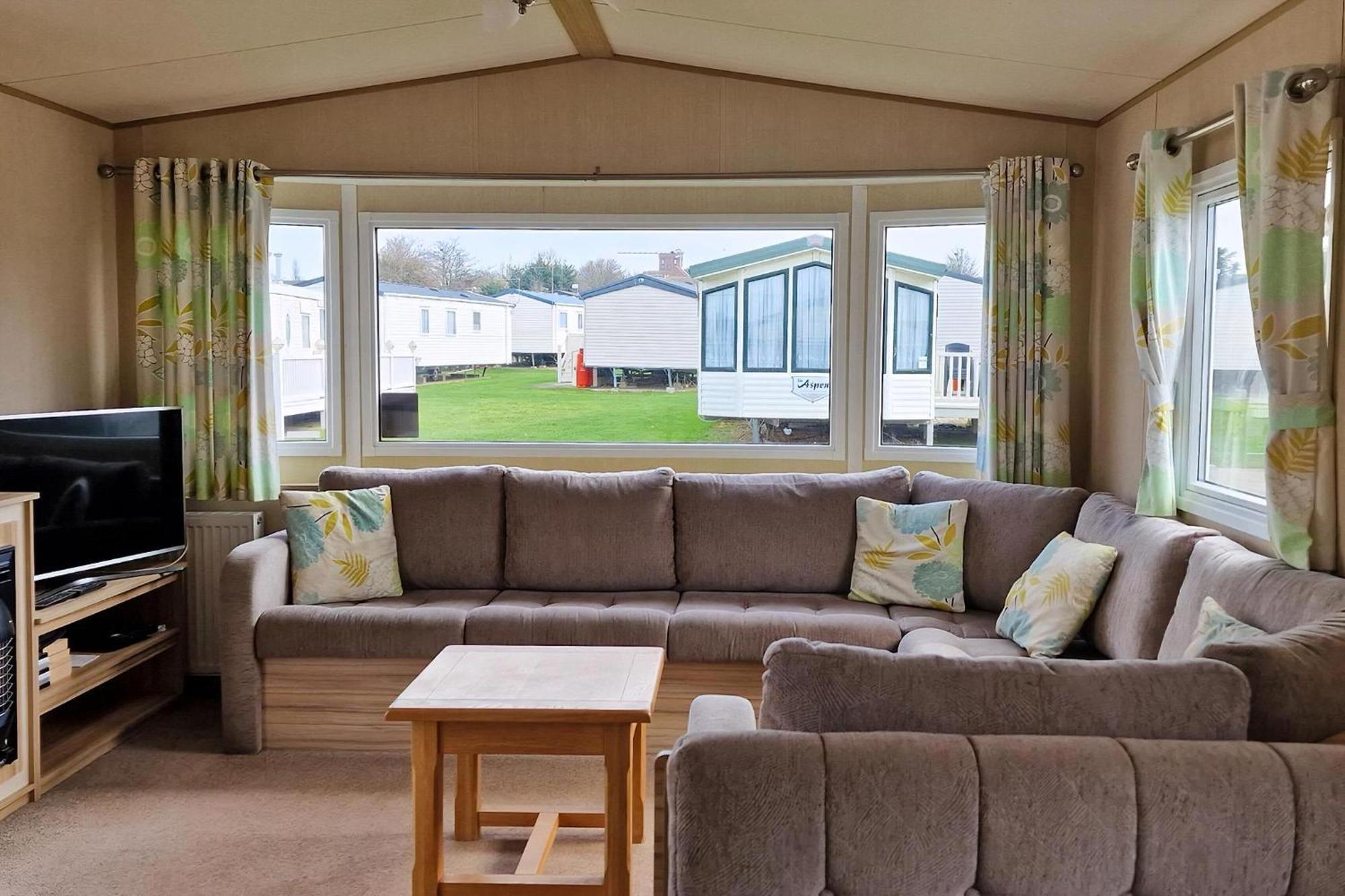 8 Berth Caravan For Hire At Manor Park Near To A Great Beach Ref 23041C Hunstanton Zewnętrze zdjęcie